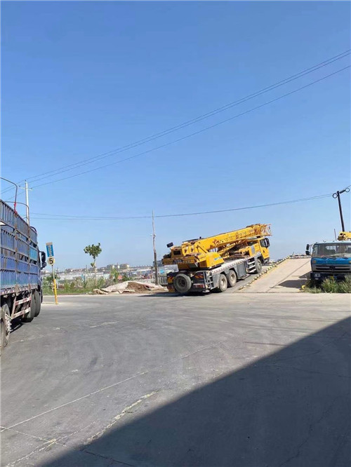 江州区25吨吊车的租赁价格大概是多少？