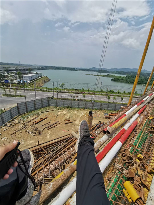 江州区作业中发生设备损坏或人员意外，责任怎么划分？