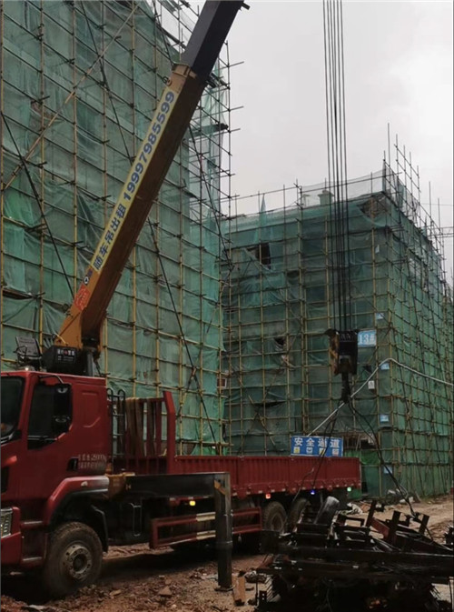 江州区“慢工细活”—— 吊车的 “微动控制” 技术